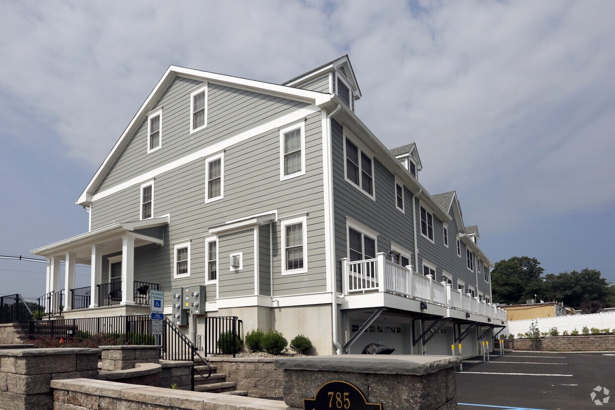Foto del edificio - Townhomes at Summit Crossing