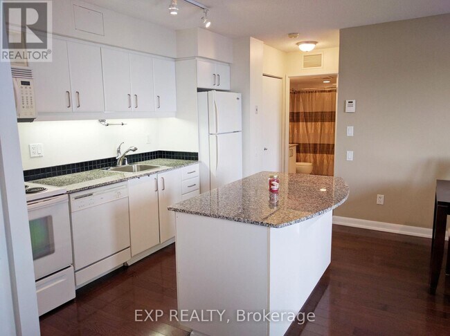 Photo du bâtiment - 33 Sheppard Ave E