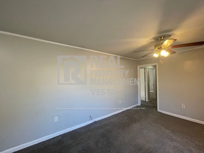 Building Photo - 2910 Reynolds Dr