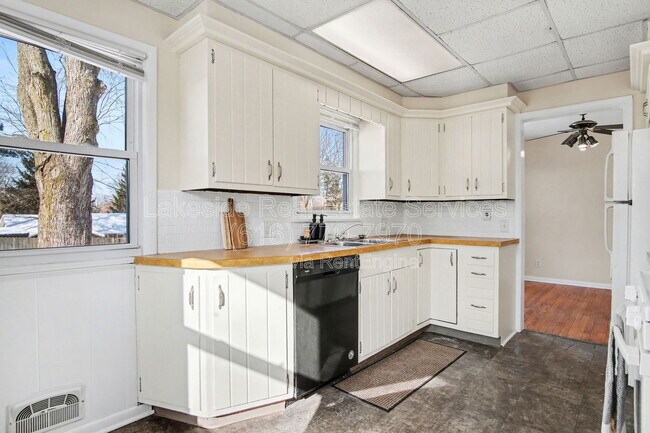 Foto del edificio - 1421 Ball Ave NE