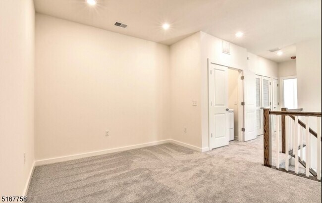 Building Photo - 431 Parkview Ln