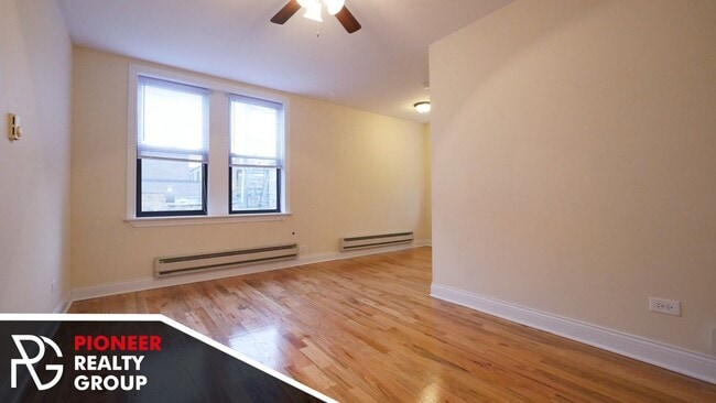 Building Photo - 818 W Diversey Pkwy