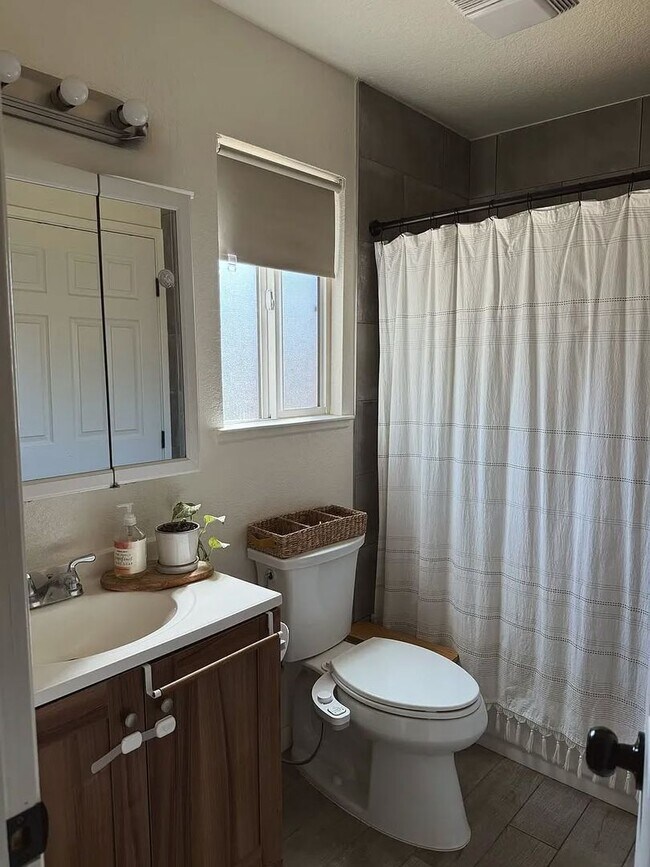 Foto del edificio - Duplex for Rent in Sacramento, CA