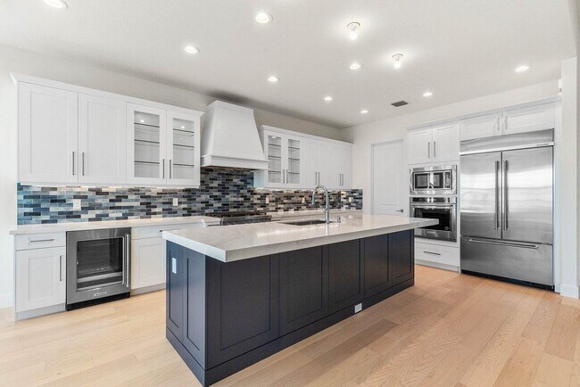 Foto del edificio - 9237 Crestview Cir