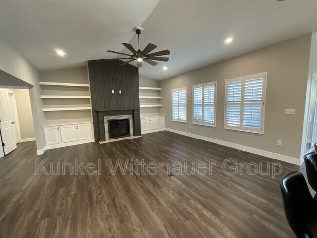 Foto del edificio - 1212 Hickory Point Dr