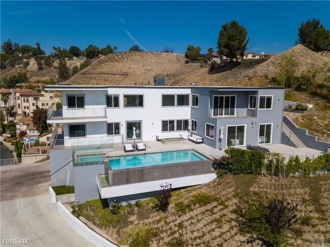 Building Photo - 4 br, 5 bath House - 5071 Llano Dr