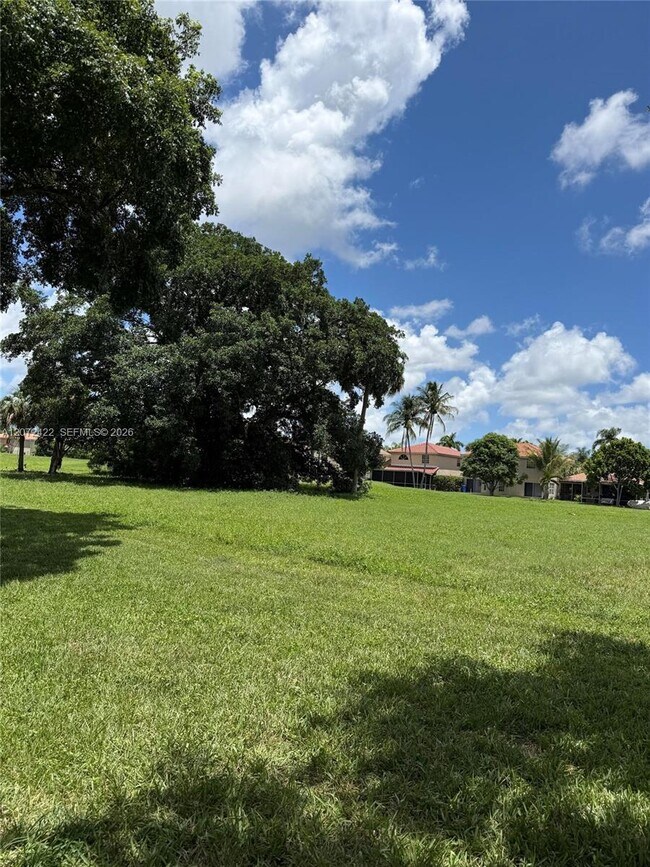 Foto del edificio - 3450 Pinewalk Dr N