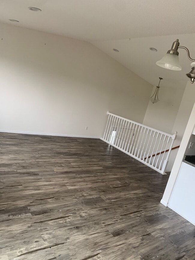 Building Photo - 3 BEDROOM OSGOOD TWIN HOME  -  PETS WELCOME