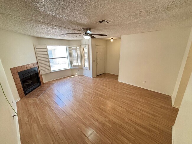 Foto del edificio - Gorgeous 2BD / 2.5BATH home located in Sum...