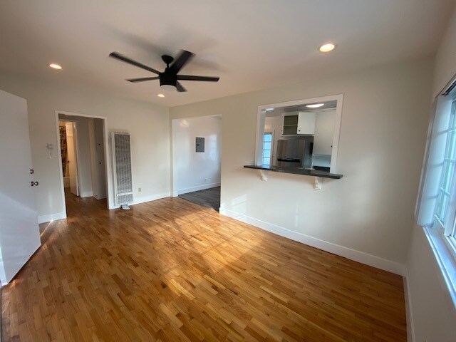 wall heat - 7841 Talbert St