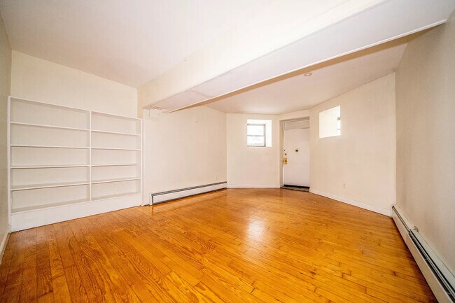 Building Photo - 1728 Beacon St