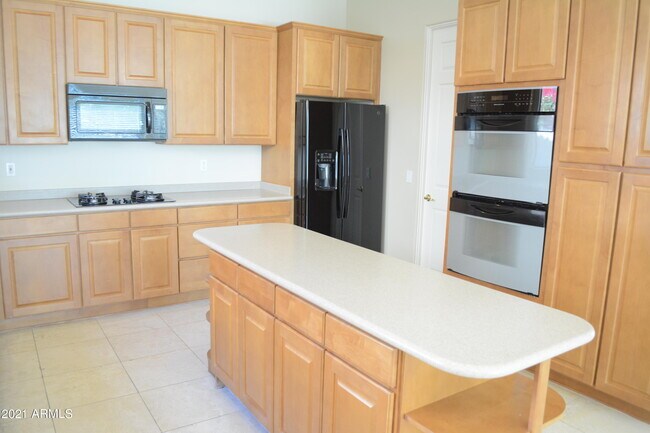 Building Photo - 7637 E Calle De Las Brisas