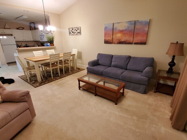 Building Photo - 710 Charter Dr