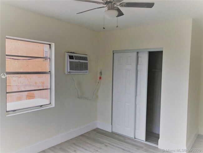 Foto del edificio - 420 NW S River Dr