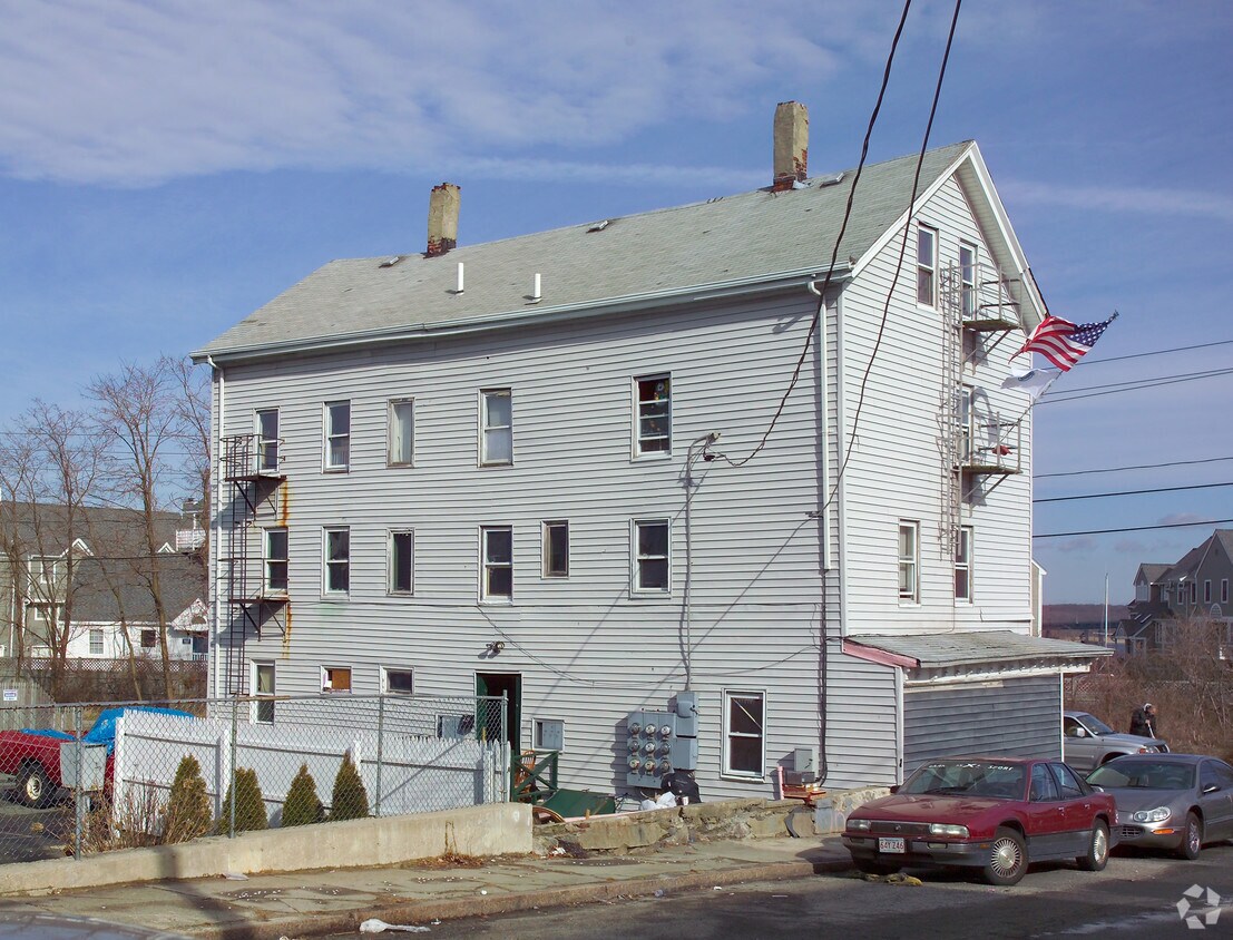 Building Photo - 9 William St