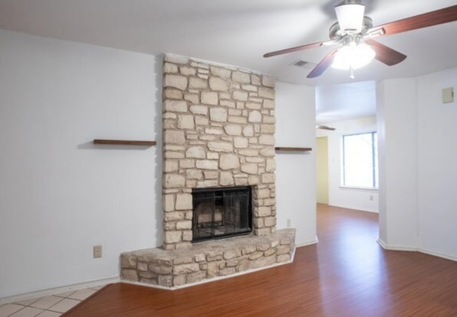 Building Photo - Room in Condo on Timber Ridge Rd