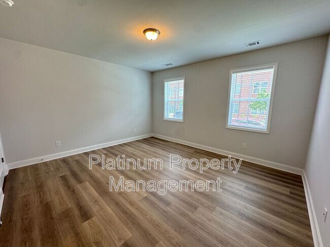 Foto del edificio - 1592 Laurel Blossom Walk