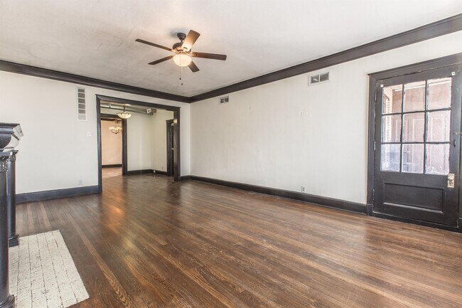 Foto del edificio - 500 Gladstone Blvd