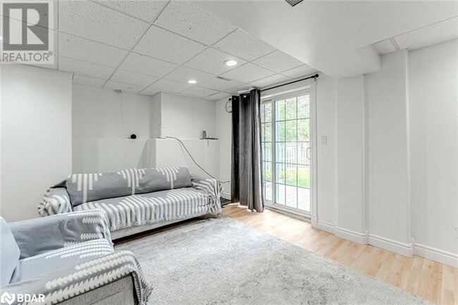 Building Photo - 9 Orwell Crescent
