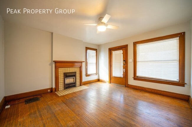 Building Photo - NEWLY RENOVATED TOWNHOME! Located in the S...