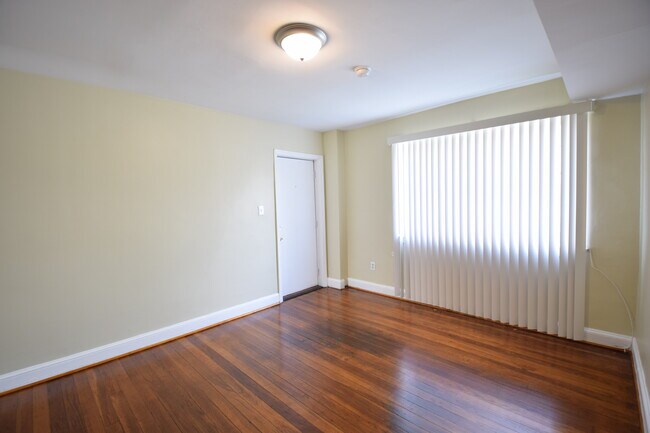 Foto del edificio - 5033 Hanna Plz SE