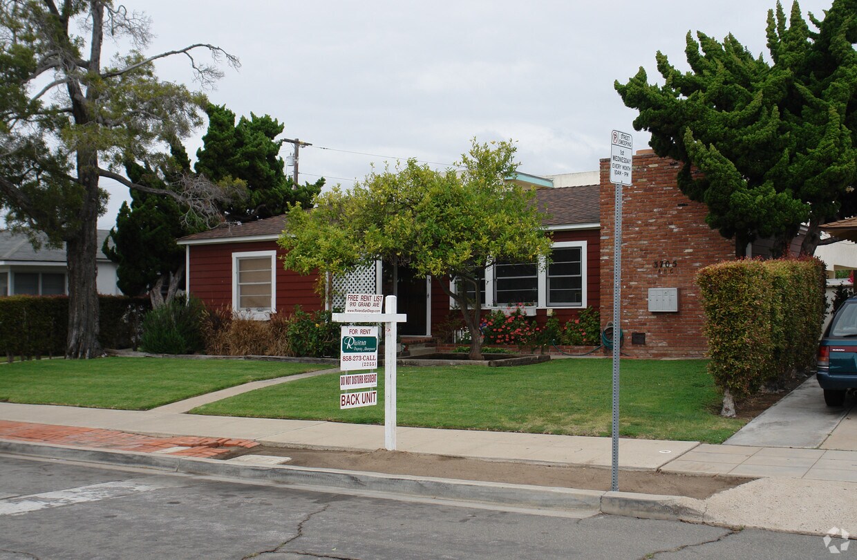 Primary Photo - 3705 Yosemite St