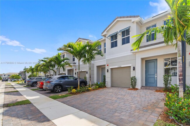 Foto del edificio - 17144 SW 1st St