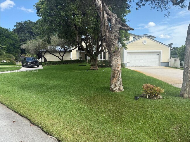 Foto del edificio - 11820 NW 5th St