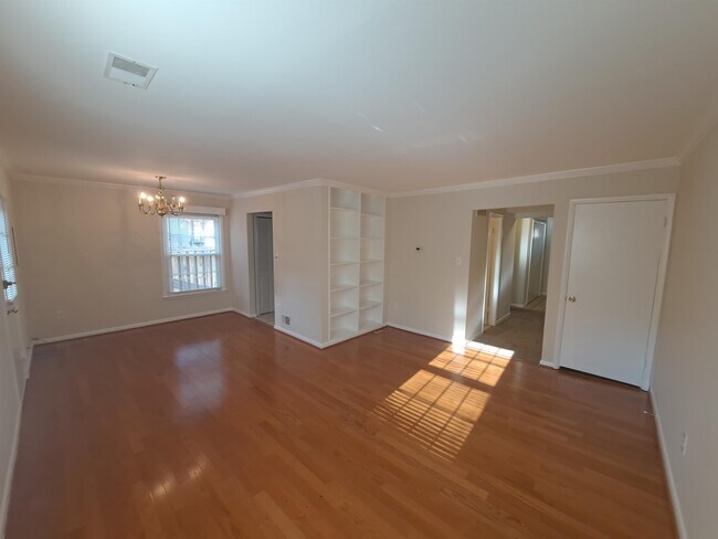 Foto del edificio - 6479 Rockshire St