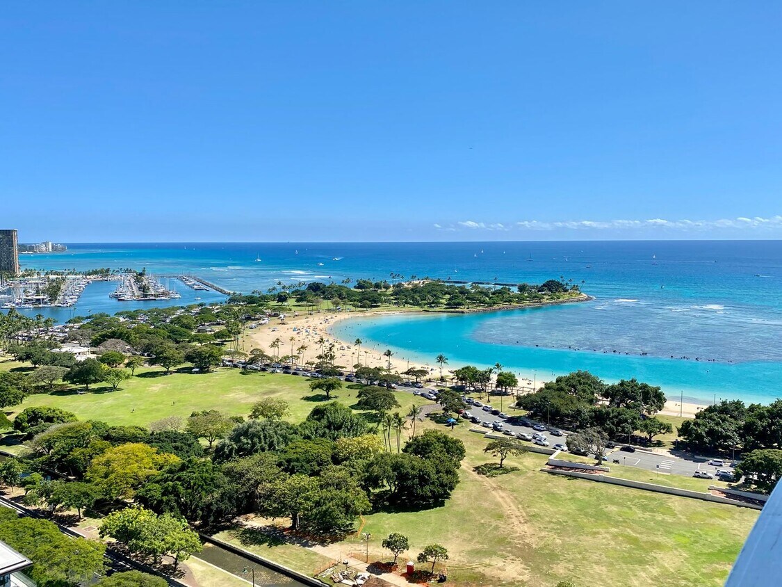 Panoramic Mountain to Ocean Views with Dia... Condo for Rent in