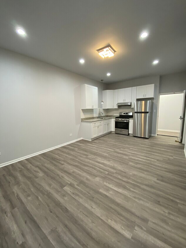 Foto principal - 2899 S Archer Ave