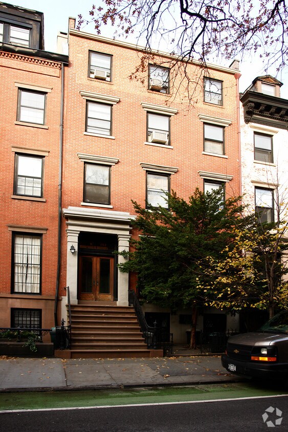 Building Photo - 262 Henry St