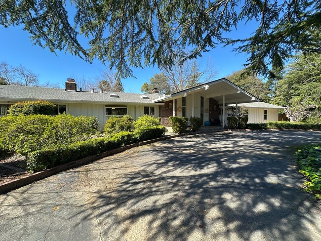 Building Photo - 4 Bedroom Arden Oaks Home with Swimming Pool