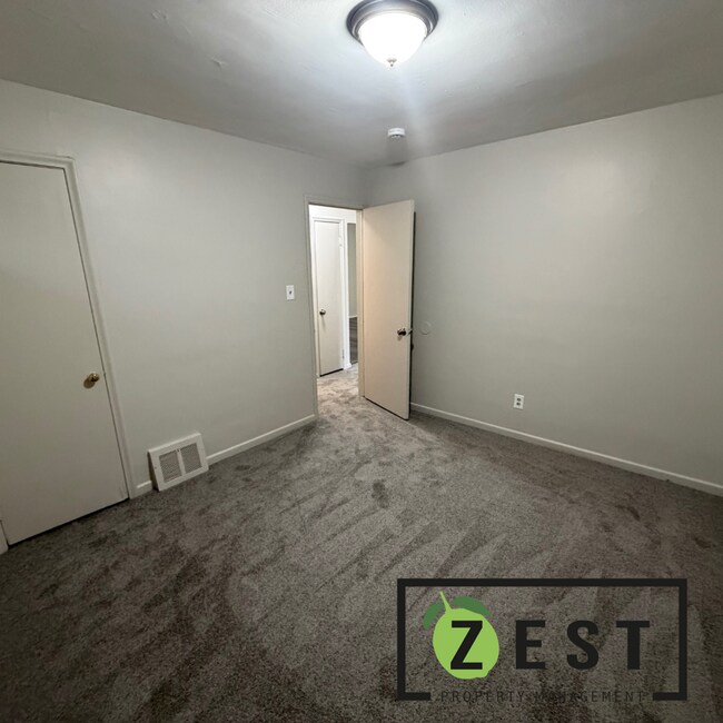 Building Photo - Gorgeous 3 Bed 1 Bath home only $1,200/mo!  OPEN HOUSE Thursday March 19th