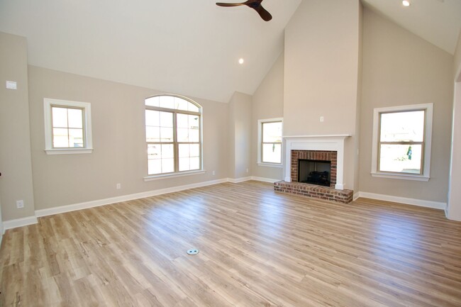 Building Photo - 1726 Creekside Ln