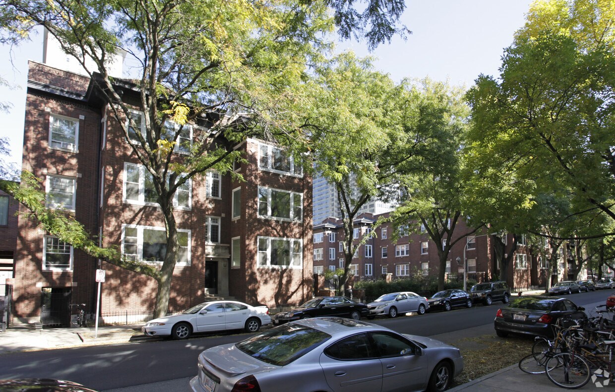 Foto del edificio - 3613 N Pine Grove Ave