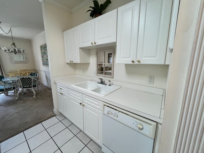 Building Photo - First Floor Furnished Condo with 1 Bedroom...