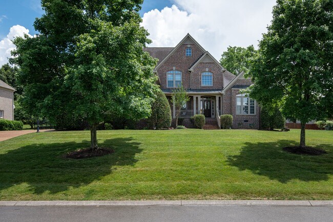 Foto del edificio - Gorgeous Home in Brentwood! 6 Month Lease