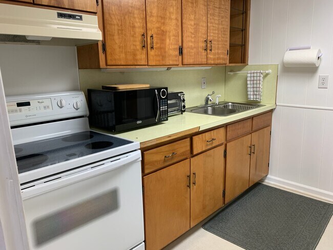 South Apt KT - 610 Lockett Rd