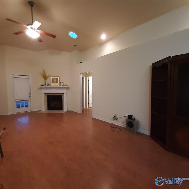 Foto del edificio - 160 Alderwood Dr