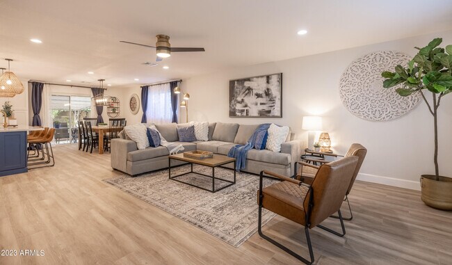 Foto del edificio - 8330 E Weldon Ave