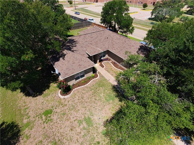 Foto del edificio - 5601 Hunters Ridge Trail