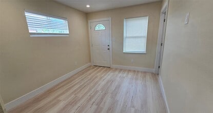 Building Photo - 3729 Seabrook St