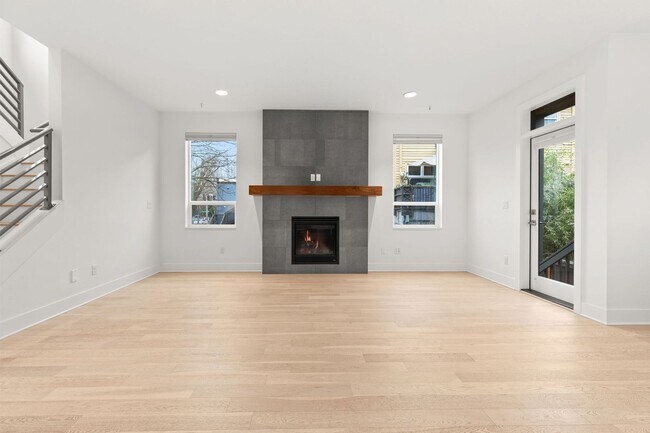 Building Photo - Stunning, Modern 4 bed home with attached ADU in King Neighborhood - AVAILABLE NOW!!