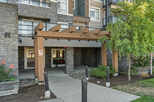 Building Photo - 203-45562 AIRPORT Rd