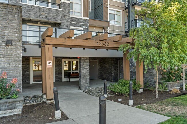Photo du bâtiment - 203-45562 AIRPORT Rd