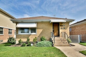 Building Photo - 7309 N Ottawa Ave