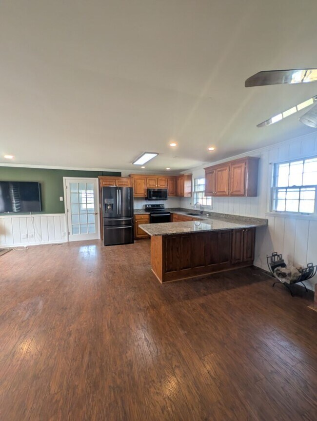 Building Photo - Available Now!!! Charming 3-Bedroom Brick Ranch Close to Nashville!