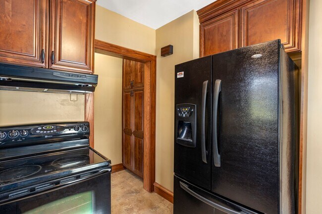 Building Photo - 3 Bedroom Fond Du Lac House