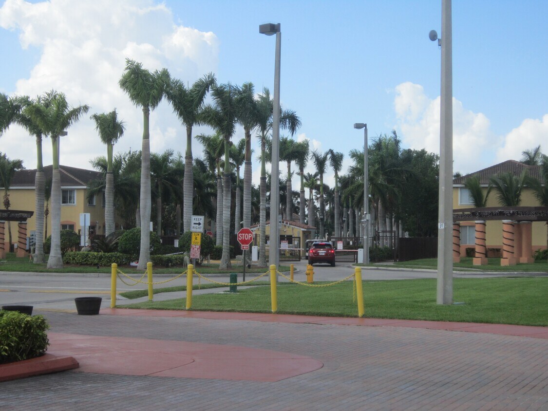 Foto del edificio - 2460 SE 16th Terrace